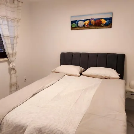 Apartman S Dvije Spavace Sobe Porec Exterior photo