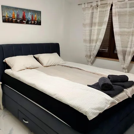 Apartman S Dvije Spavace Sobe Porec Exterior photo