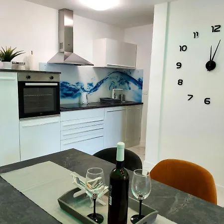 Apartman S Dvije Spavace Sobe Porec Exterior photo